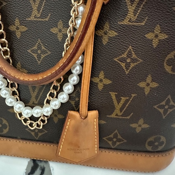Louis Vuitton Alma - Picture 4 of 10